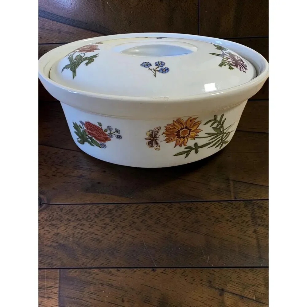 Caroline by BIA CORDON BLEU oval Covered Casserole Dish Floral